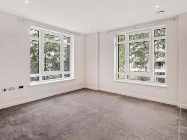 2 bedroom flat for sale in Merchant Building, Wharf Road, London, N1