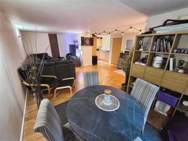 2 bedroom flat for sale in Queens Road, Nottingham, NG2 3BX, NG2