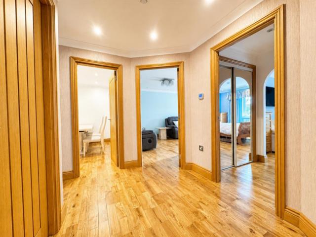 2 bedroom flat for sale in Silverwells Crescent, Bothwell, G71