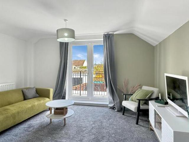 2 Bedroom Flat For Sale In Sittingbourne, Kent