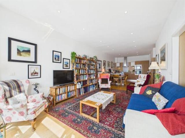 2 bedroom flat for sale in Southbrae Gardens, Glasgow, G13