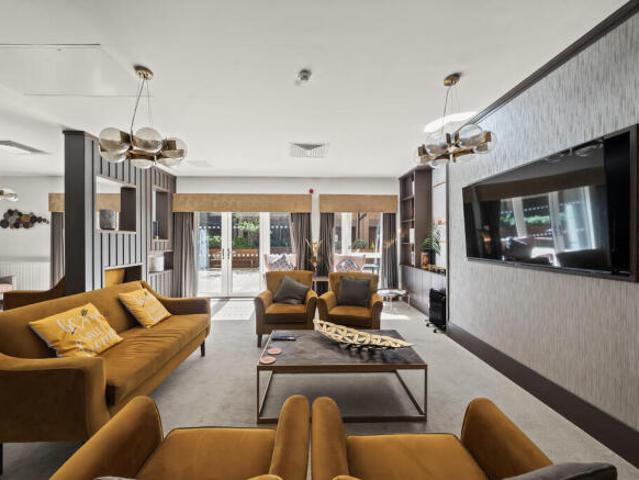 2 bedroom flat for sale in Spinning Wheel Way, Hackbridge, SM6
