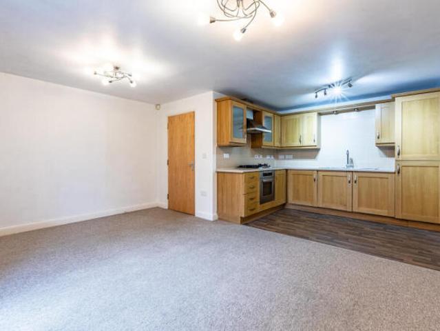 2 bedroom flat for sale in Summit Close, Kingswood, BS15