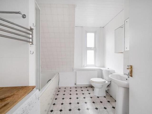 2 bedroom flat for sale in Sutherland Avenue, Little Venice, London, W9