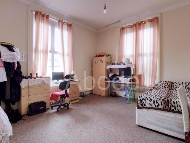 2 Bedroom Flat for rent at Flat 1 70 Victoria Road, Hyde Park, Leeds