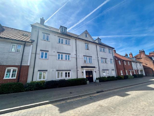 2 Bedroom Flat for rent at Hart Street, Brentwood