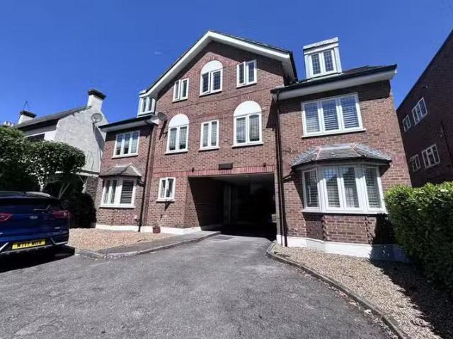 2 bedroom flat for rent in 75 Falmouth Avenue, Highams Park, L.