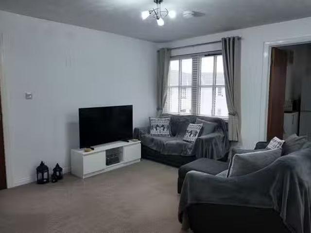 2 bedroom flat for rent in 29 Broadstraik Avenue, Elrick. West.