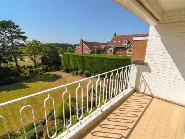 2 bedroom flat for rent in Talbot Road, Prenton, Wirral, CH43