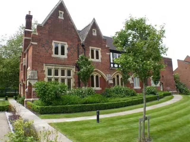 2 bedroom flat for rent in The Galleries, Brentwood, Esinterac.