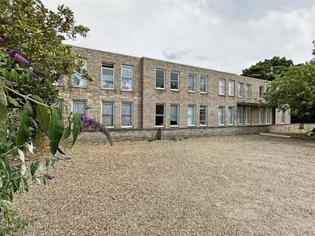 2 bedroom flat for rent in The Old Mill, Long Road, Cambridge.