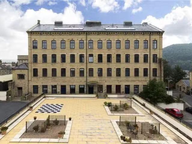 2 bedroom flat for rent in The Locks, Bingley, West Yorkshire.