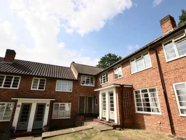 2 bedroom flat for rent in The Lawns, Mount Pleasant, St. Alba.