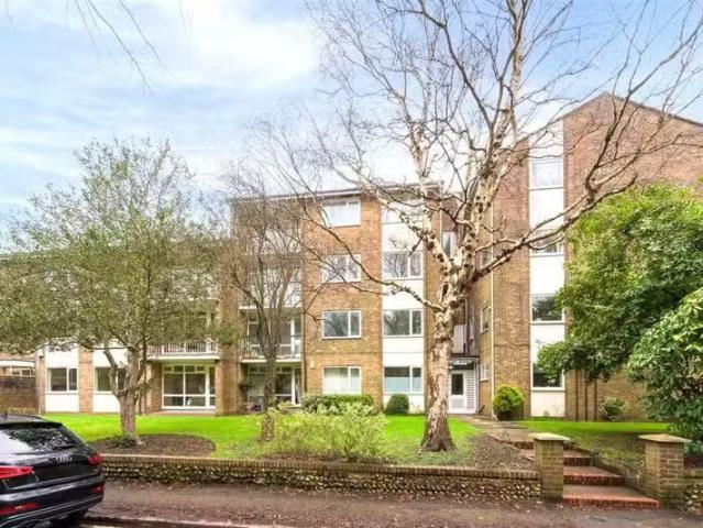 2 bedroom flat for rent in The Manor, Manor Road, Worthing, We.