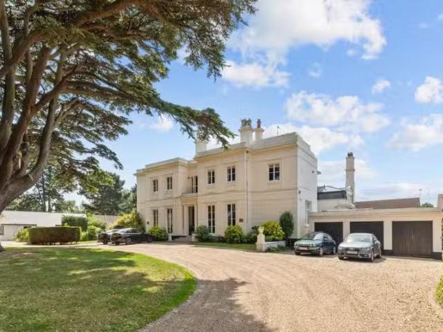2 bedroom flat for rent in The Street, East Preston, BN16