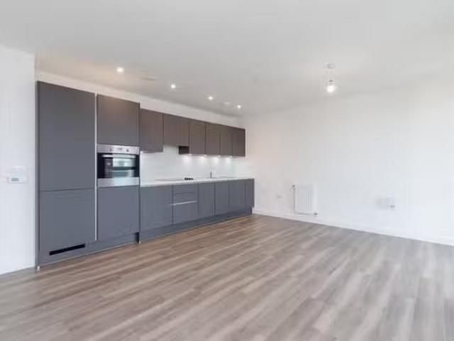 2 bedroom flat for rent in Thunderer Street, London E13