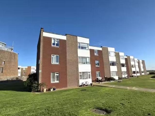 2 bedroom flat for rent in Timberlaine Road, Pevensey Bay, Pev.
