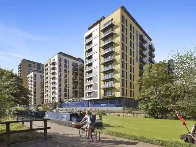 2 bedroom flat for rent in Titanium Point, 24 Palmers Road, Be.