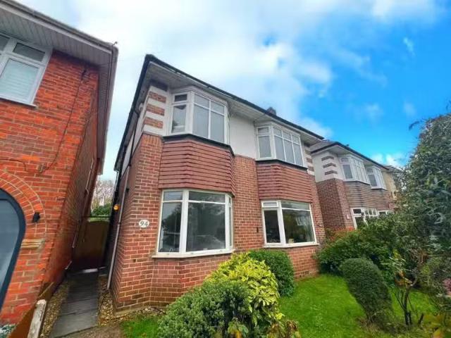 2 bedroom flat for rent in Tuckton Road, Tuckton, BH6