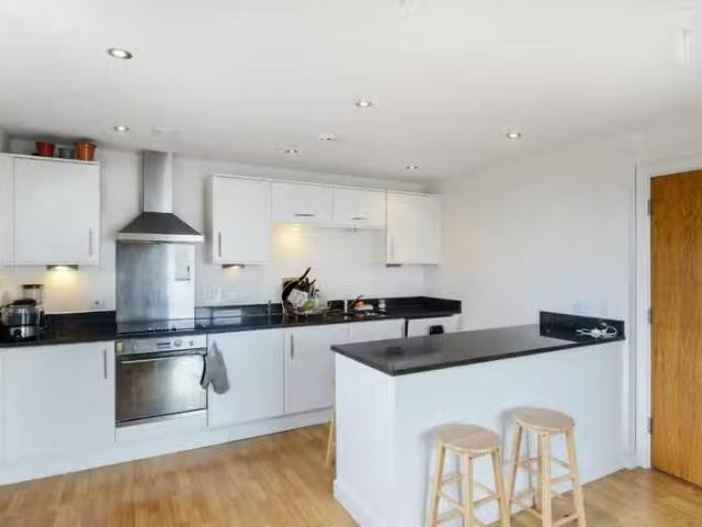 2 bedroom flat for rent in Tyssen Street, London, E8