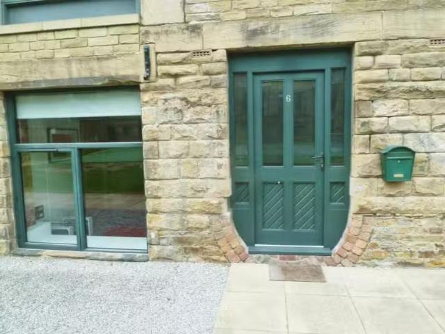 2 bedroom flat for rent in Victoria Mills, Salts Mill Road, Sh.