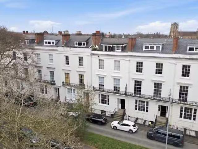 2 bedroom flat for rent in Warwick Place, Leamington Spa, CV32