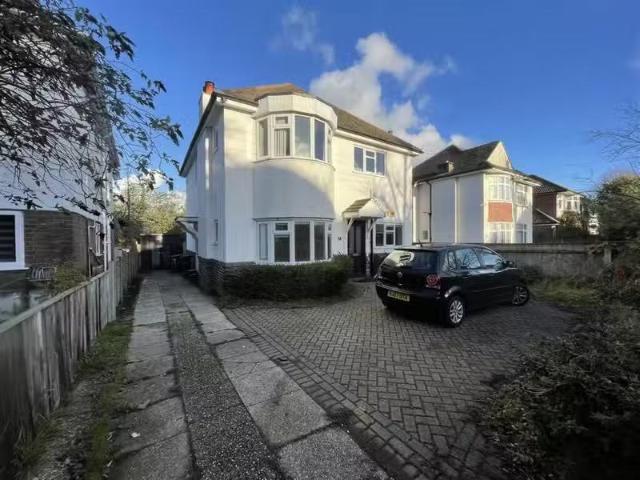 2 bedroom flat for rent in Warnford Road, Bournemouth, BH7