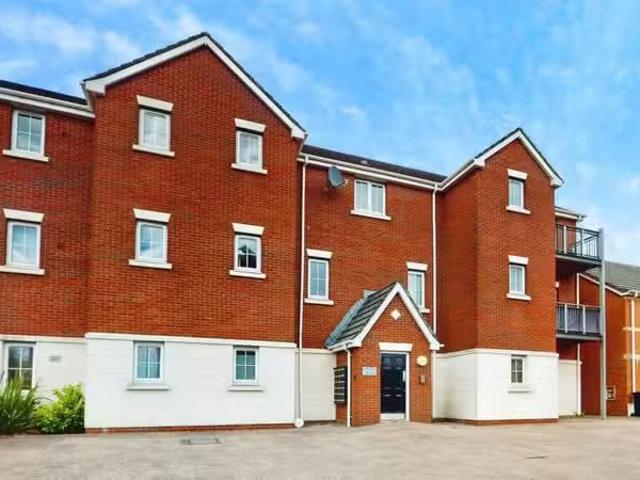 2 bedroom flat for rent in Watkins Square, Llanishen, Cardiff.