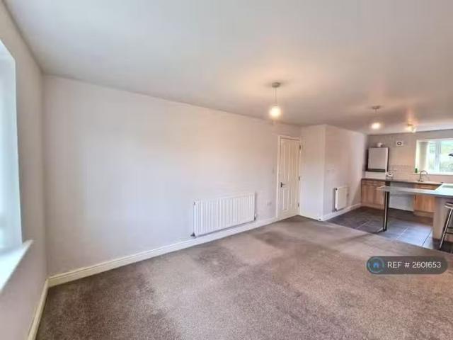 2 bedroom flat for rent in Watling Street, Two Gates, Tamworth.