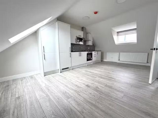 2 bedroom flat for rent in Welling High Street, Welling, DA16