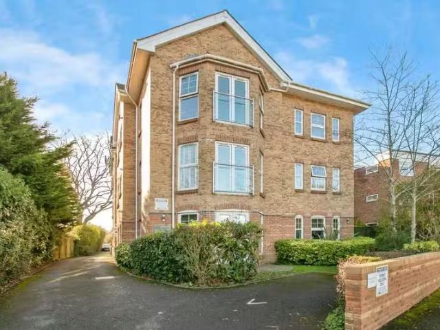 2 bedroom flat for rent in Wellington Road, Bournemouth, BH8