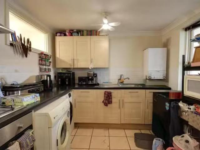 2 bedroom flat for rent in West Buildings, Worthing, BN11