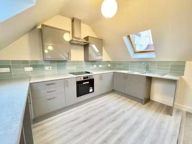 2 bedroom flat for rent in Westcliff Road, Margate, Kent, CT9