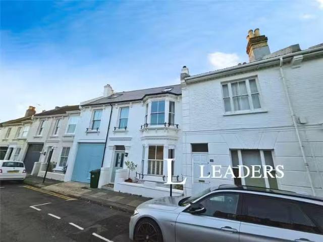 2 bedroom flat for rent in Westbourne Place, Hove, East Susint.