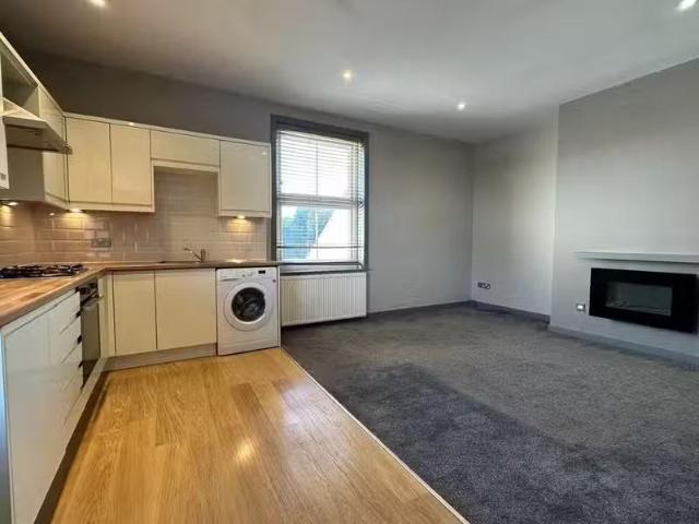 2 bedroom flat for rent in Westgate, CLECKHEATON, West Yorkshi.