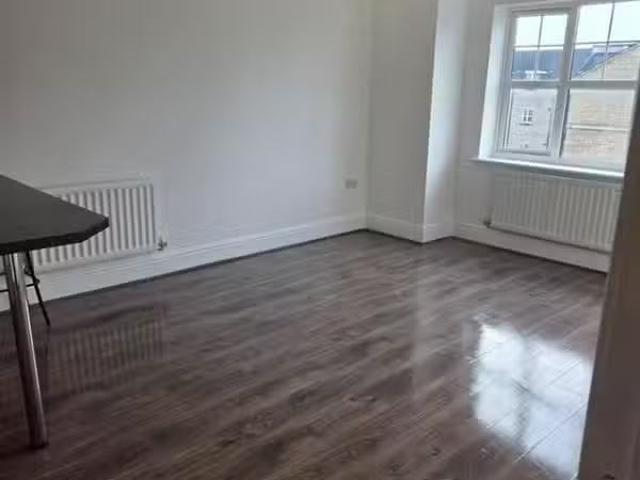 2 bedroom flat for rent in Woolcombers Way, Bradford, BD4