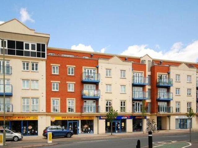 2 Bedroom Flat For Rent In Woking