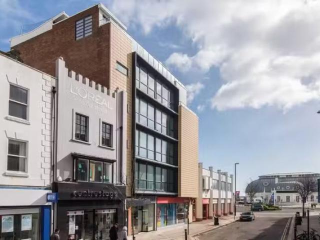 2 bedroom flat for rent in Worthing House, 2 6 South Street, B.