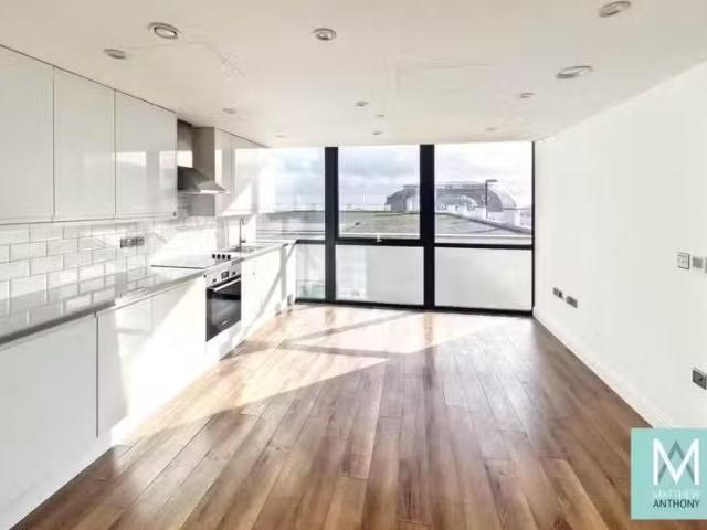 2 bedroom flat for rent in Worthing House, 2 6 South Street, B.