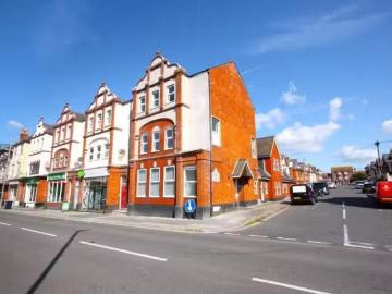 2 bedroom flat for rent in Abbotsbury Road, Weymouth, DT4
