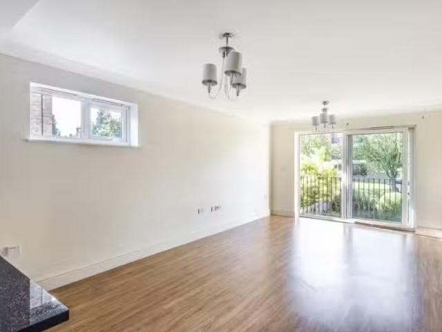 2 bedroom flat for rent in Albemarle Road, Beckenham, Kent, BR3