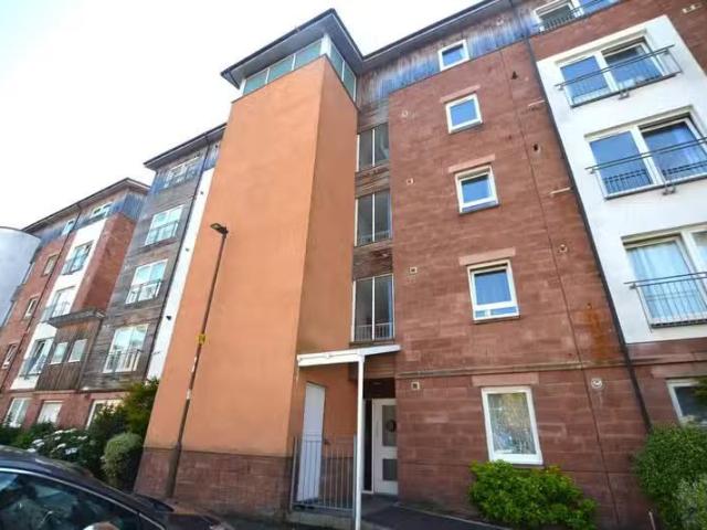 2 bedroom flat for rent in Albion Gardens, Leith, Edinburgh, EH7
