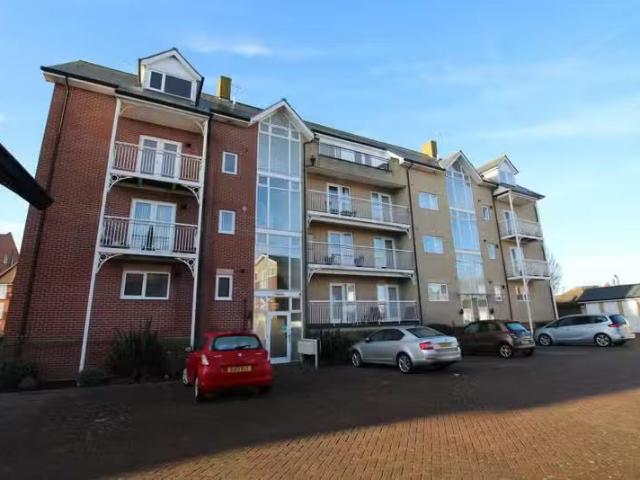 2 bedroom flat for rent in Ashley Lodge, Vista Road, Clacton o.