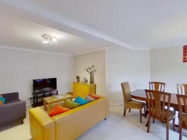 2 bedroom flat for rent in Back Church Lane, Aldgate, London, E1