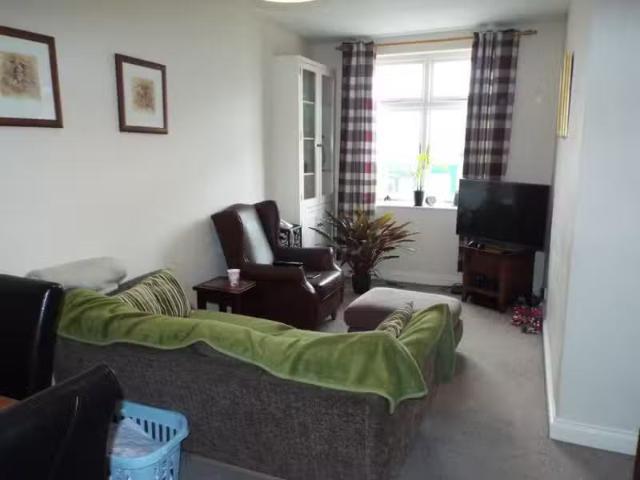 2 bedroom flat for rent in Badminton Road, Downend, Bristol, B.