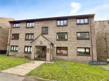 2 bedroom flat for rent in Baildon Wood Court, Baildon, Shiple.