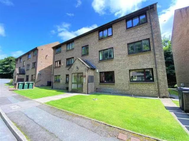 2 bedroom flat for rent in Baildon Wood Court, Baildon, Shiple.