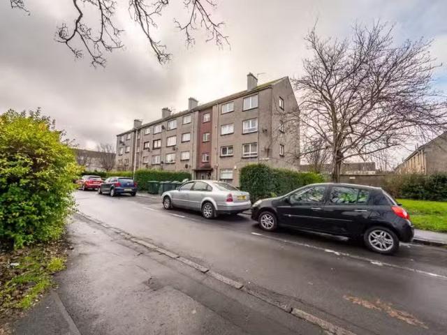 2 bedroom flat for rent in Bailie Terrace, Edinburgh, Midlothi.