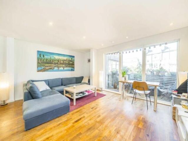 2 bedroom flat for rent in Balham Grove, Balham, SW12
