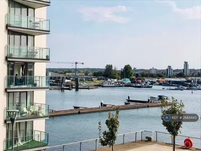 2 bedroom flat for rent in Basin Approach, London, E16